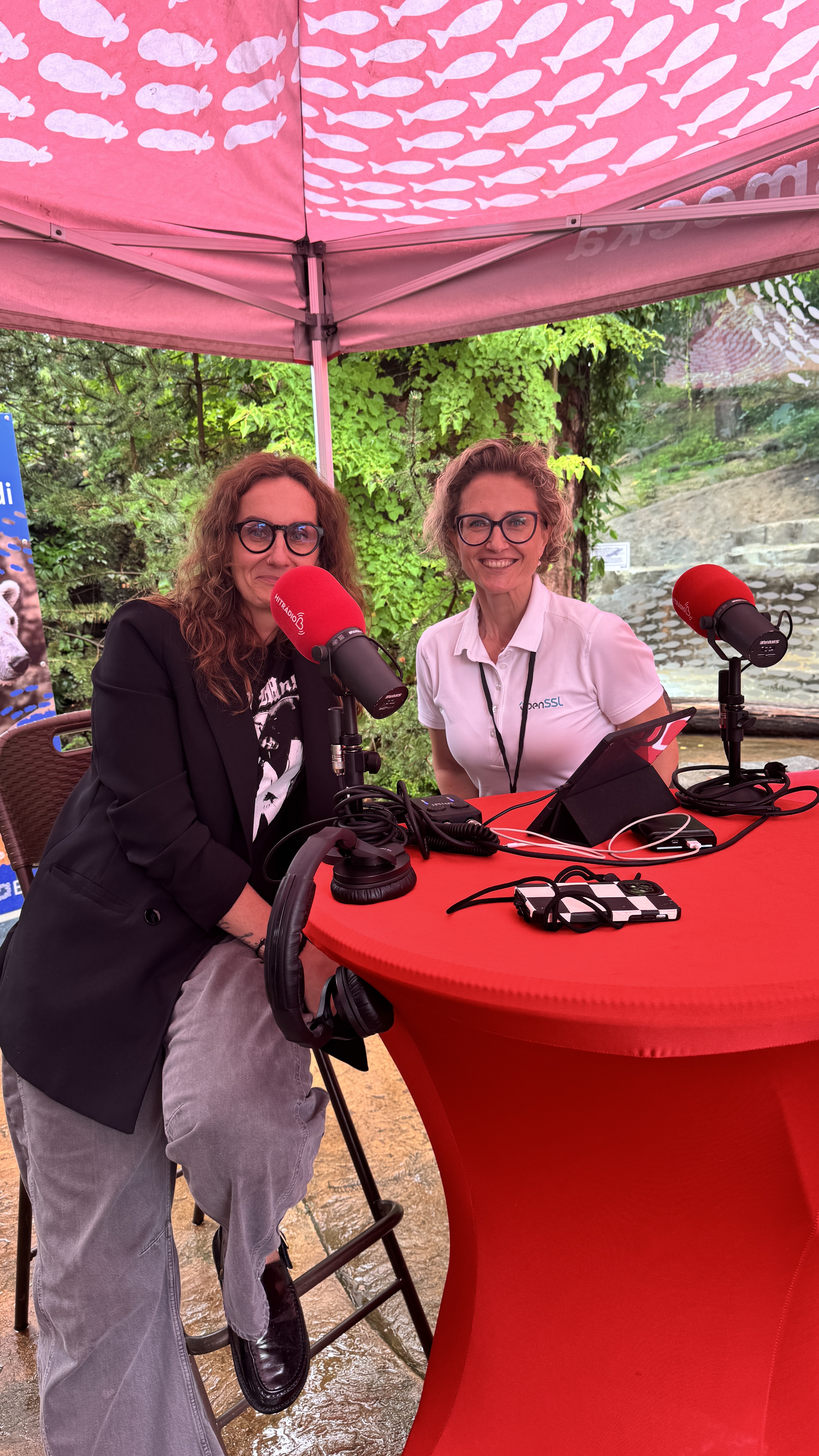 Petra Roušar (Moderator) with Hana Andersen preparing for speech